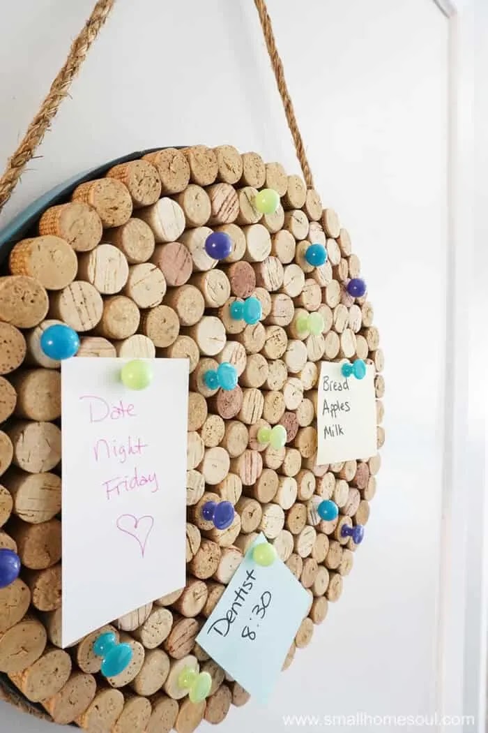 DIY round wine cork bulletin board