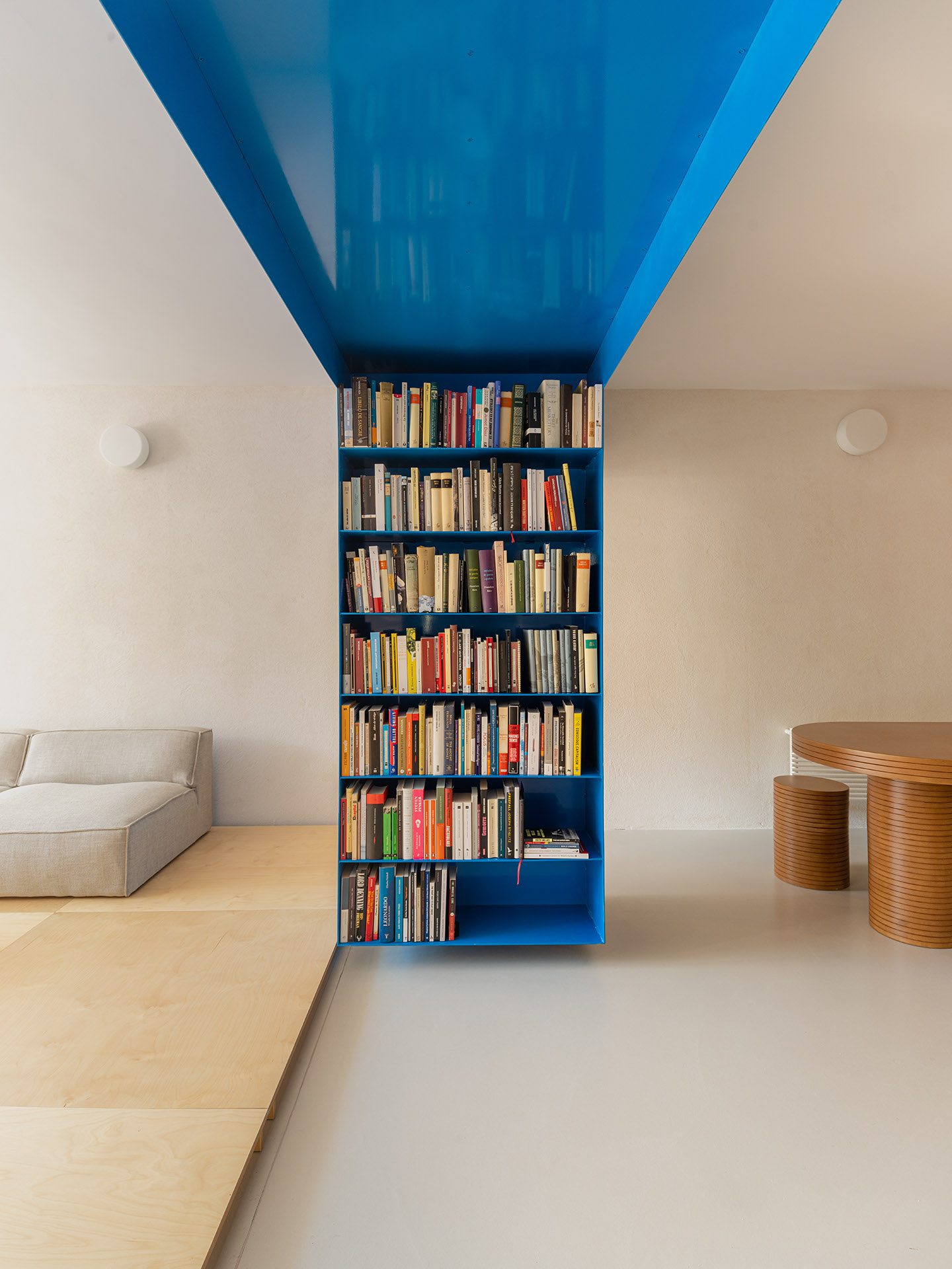 Burr Studio Office Turned Colour Blocked Madrod Apartment Interior Photo Maru Serrano Yellowtrace 01