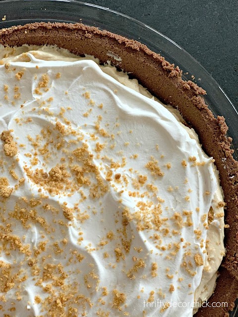 no bake peanut butter pie with crumbles